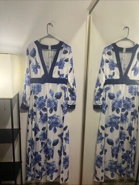 Blue Floral V-Neck Long Sleeve Maxi Dress, Unlined